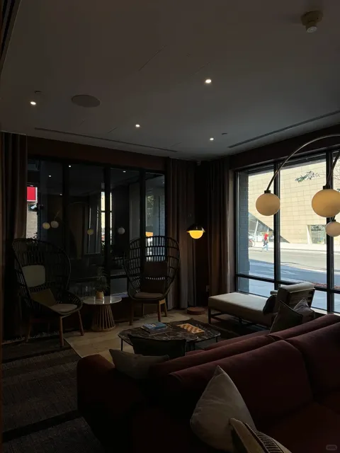 ​​🇨🇦🍻 The $5 Happy Hour Hideaway for After-Work Drinks!​​