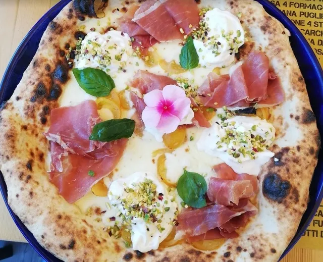 La Napoletana 2.0: Creative Local Flavors