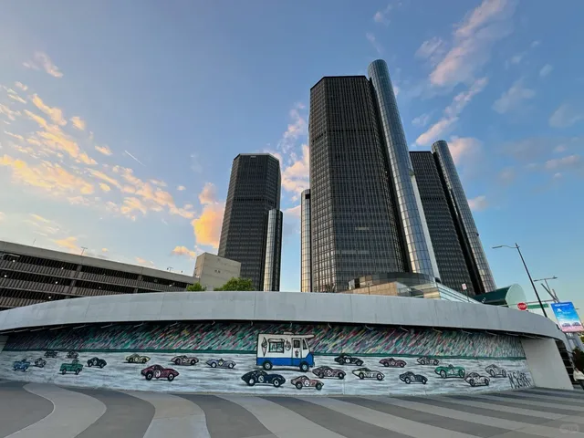 🇺🇸 A Perfect Evening Along the Detroit Riverfront