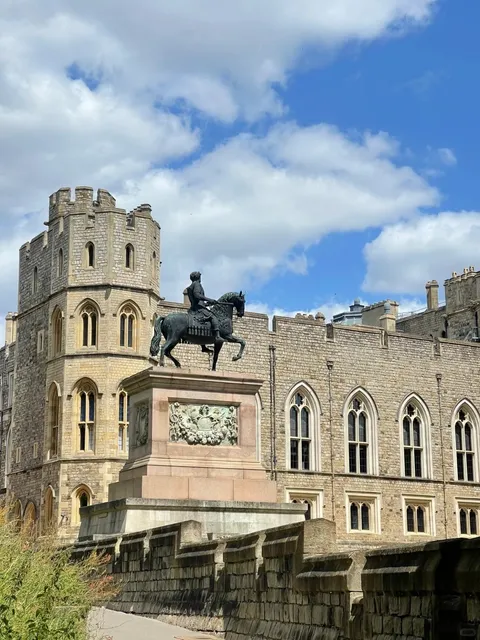 🇬🇧 London Travel Guide: A Royal Day at Windsor Castle 🏰