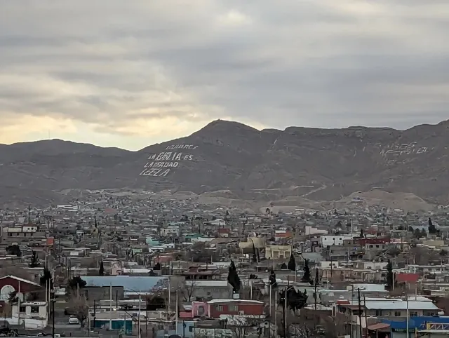 🇺🇸🇲🇽 A Visit to the U.S.-Mexico Border Wall in El Paso