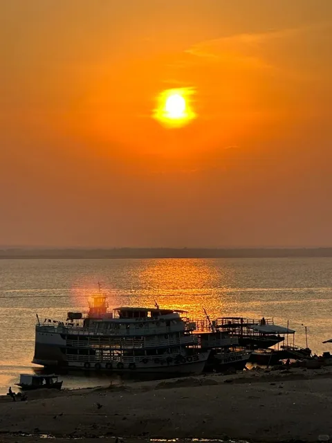 Manaus: A Century-Old Port City Where Time Stands Still 🌅🌴
