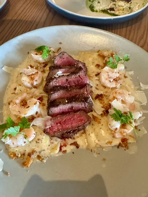 Newport Beach Shopping Center's Trendy Foodie Destination 🥩🍴