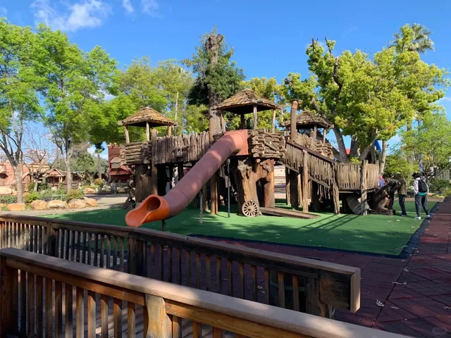 Fresno’s “Ghost Town” & An Unexpected Ramen Gem 🍜👻