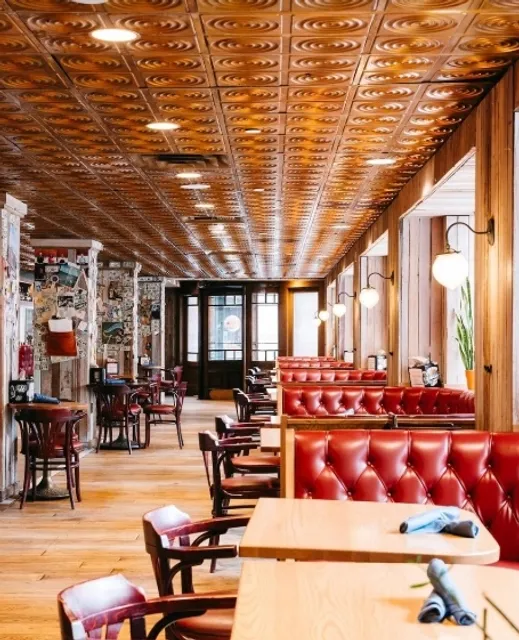 A Bar with a Rich Nostalgic Atmosphere