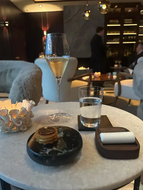 🇬🇧 Row on 5 - A Dining Experience with... Many Stairs!  