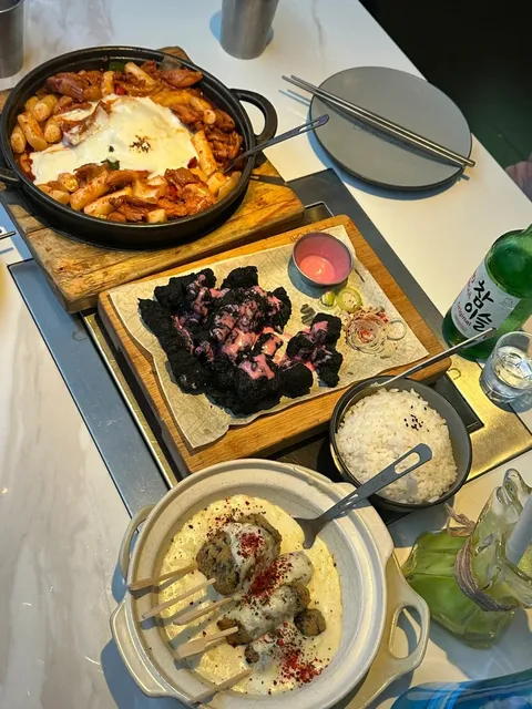 🇬🇧 ​​Hankki: Where K-Pop Meets Korean Comfort Food in London!​​ 🎤🍗