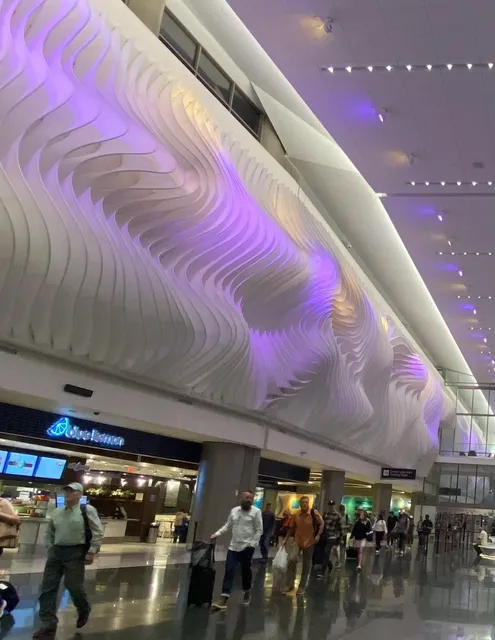 Glimpses of the American West—Salt Lake City International Airport ✈️✨