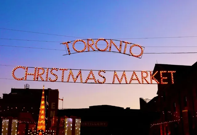 Toronto Trip — Historic Distillery District Christmas Market 🎄✨