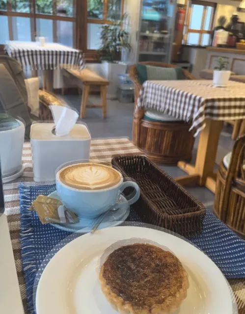 Coffee Looms’ Lattes and Exotic Charm—One Afternoon Isn’t Enough ☕️