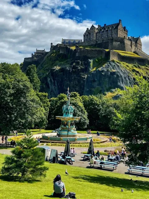 Why Must It Be Edinburgh for a City Walk? 🎈