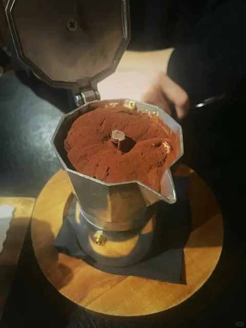 IRELAND 🇮🇪 Finally Tried the Moka Pot Tiramisu ☕️ at Amuri