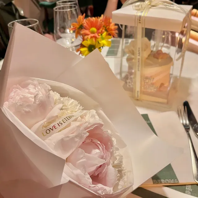 Romantic Ambience at DEROMA 🥰