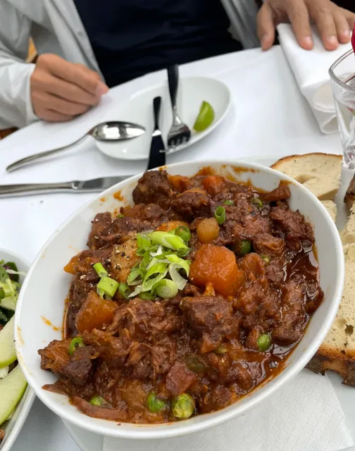 🍽️ Prince of Wales Hotel – Niagara’s "White People Food"