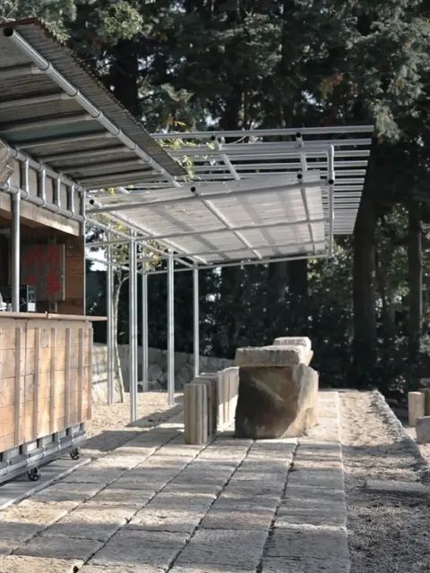 A Hidden Mountain Retreat Café / Stone Age Cafe