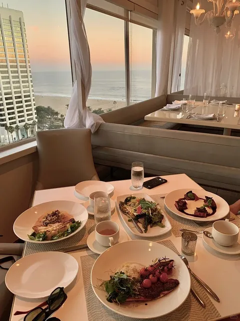 A Hidden Gem Seaside Restaurant in LA 🍴🌊
