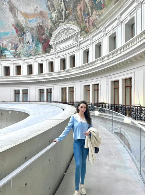 🌧️ Strolling through the Pinault Collection in Paris on a Rainy Day