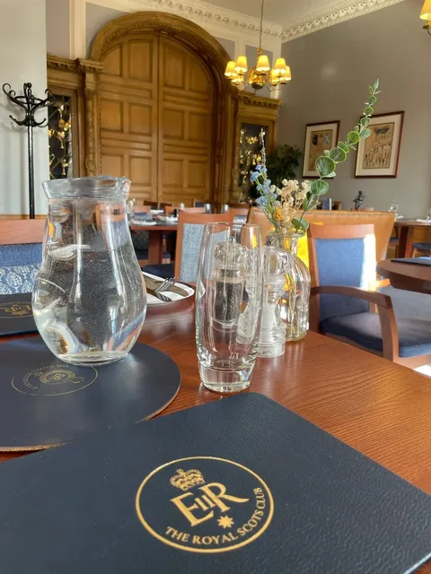 Dining at The Royal Scots Club in Edinburgh 🏰