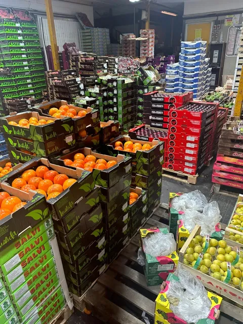 London Late-Night Adventure: Where to Go at 2 AM? 🍇🍒🥭🌶️🥝