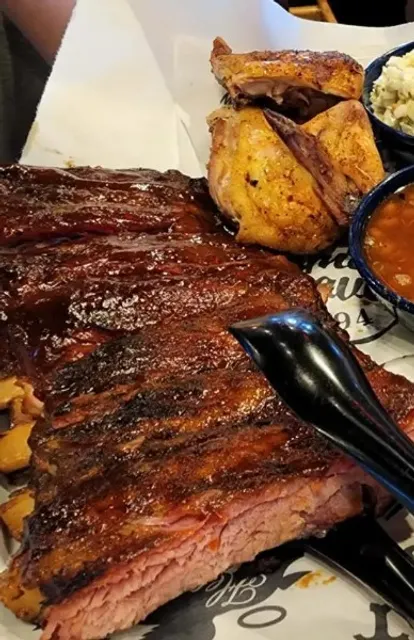 🔥 Famous Dave's Bar-B-Que | America's Rib-Tastic Legend