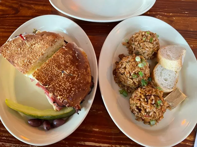 New Orleans Hidden Gem Restaurant | Historic Napoleon House 🏛️