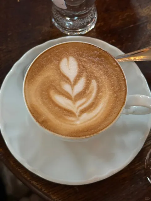 Hidden Gems of the West Village: Cozy & Cinematic NYC Cafés ☕️🍂