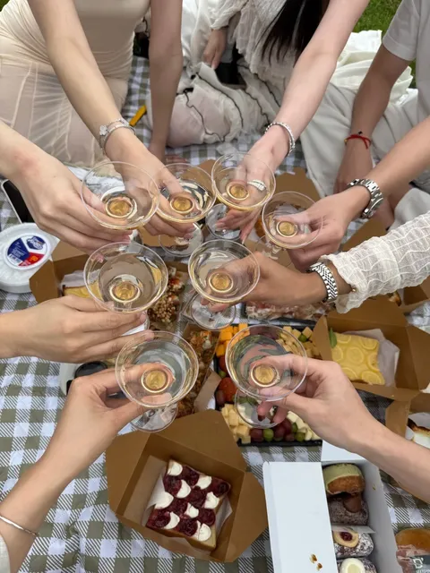 Glasshouse + Nearby Picnic Spots You’ll Love!