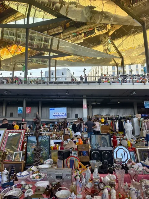 🇪🇸 Barcelona's Flea Market Heaven for Vintage Lovers! 🕰️✨