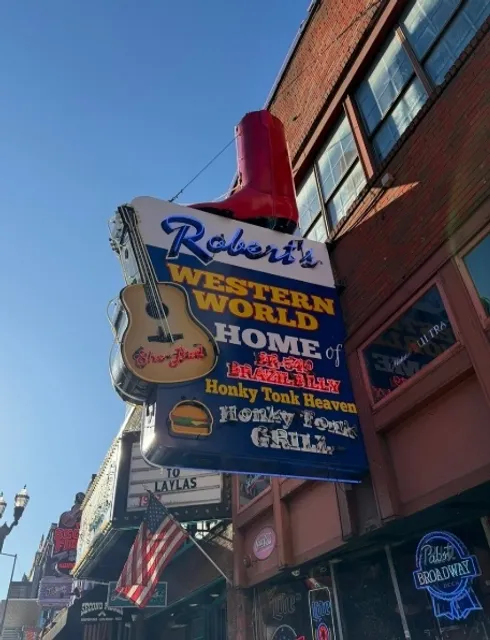 Broadway Bar: Music and Food in Nashville!