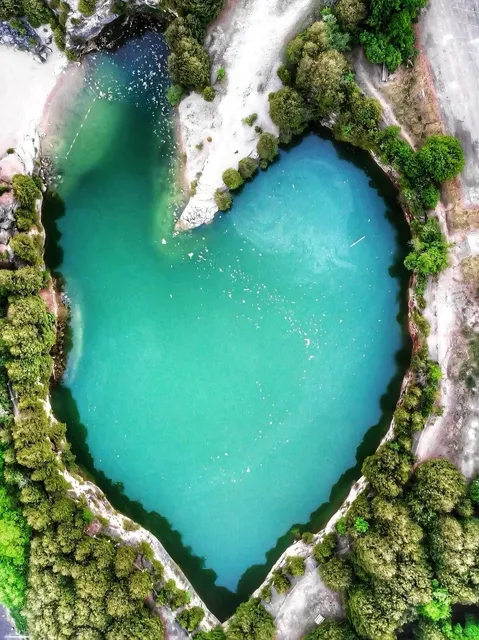 🇨🇦 Discover Toronto's Best Kept Secret: The Heart-Shaped Oasis 💙