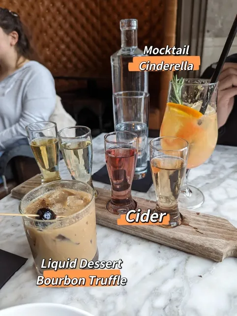 White Horse – The Perfect Dining Spot for a Christmas Trip 🎄🍽️  