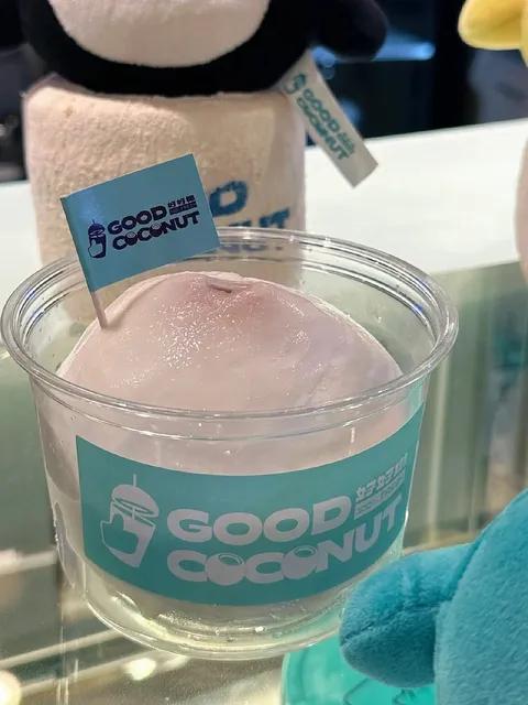 🔥 New York finally has a whole fresh coconut egg! 🥥