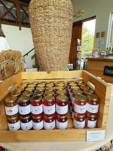 🇨🇦 Victoria Souvenir Guide | Must-Buy Treasures! 🍎✨