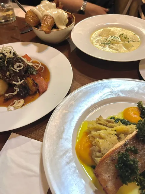 🏴󠁧󠁢󠁳󠁣󠁴󠁿 Edinburgh Souvenir Guide: How to Shop Smart! 💰🛍️