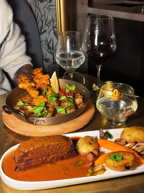 Vegans, rejoice! The ambiance here is on point! 🌟