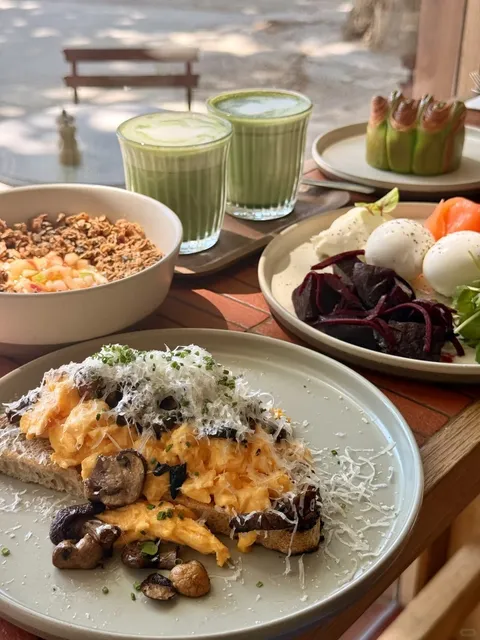 I’ve been to Hyde Park six times just for this matcha croissant! 🍃