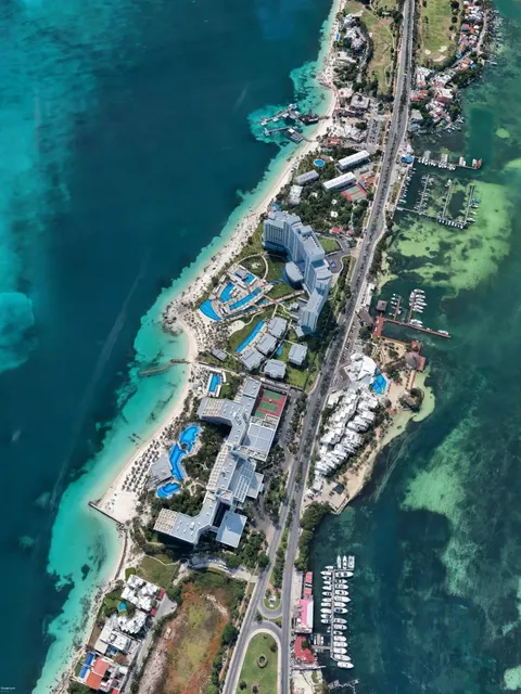 🇲🇽 Cancún: The "City of the Sky" | Aerial Vistas of the Caribbean 