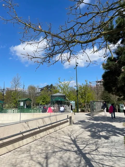 Strolling Through Paris – The Little Lake of Bois de Boulogne 