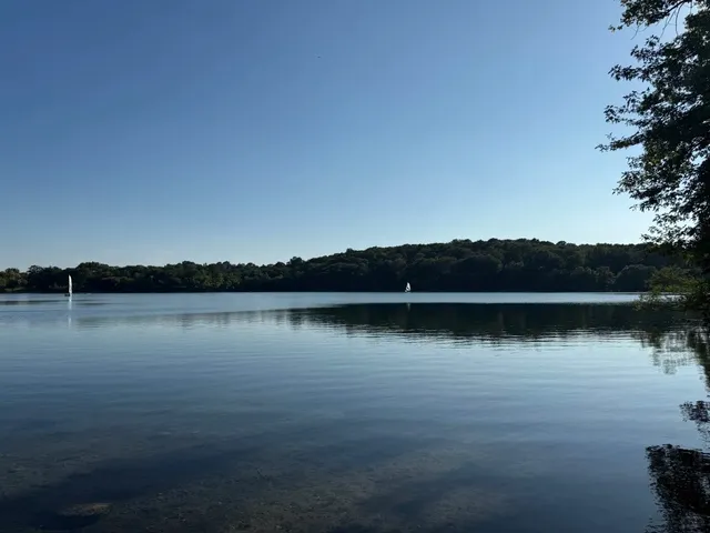 Jamaica Pond - Where Boston’s Playground Meets Serenity 🌊🏙️  