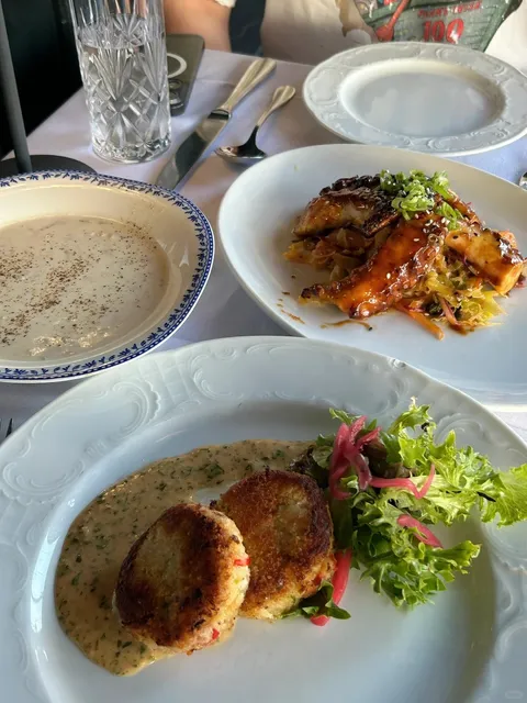 📍 Rhode Island | 22 Bowen's Wine Bar