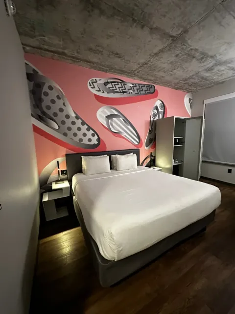 A Good Hotel in Miami for a Short Stay! 🏨⏳