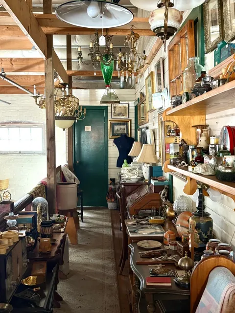 🇨🇦 ​​Tiny Town with Two Treasure Troves | Orono's Antique Gems​​ 🕰️