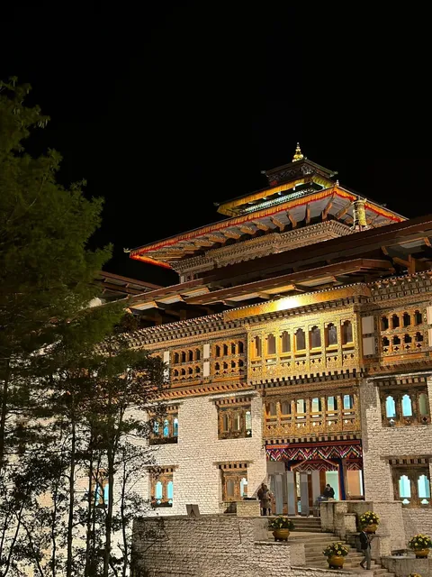 A Happy Country Focused on Natural Scenery and Buddhist Temples