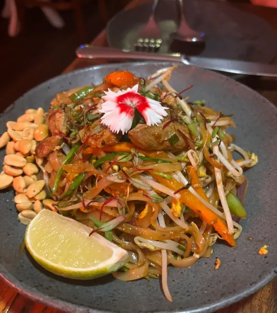 Sao Paulo 🇧🇷 Thai food | Really met the price assassin 🇹🇭