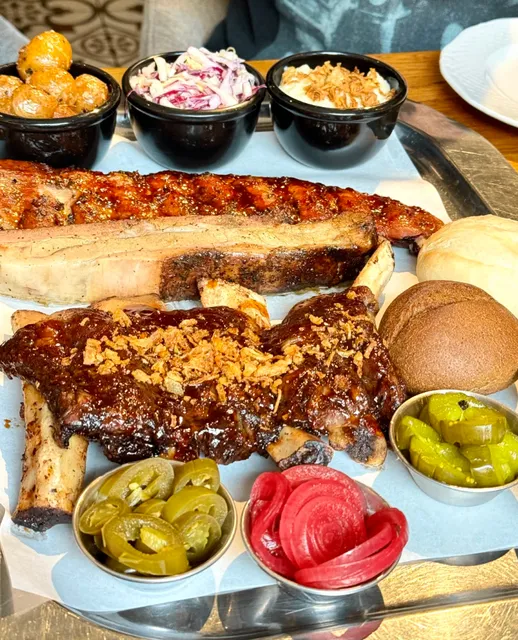 ​​Saint Petersburg’s #1 Ranked Restaurant | Tootsie – Smokehouse Royal