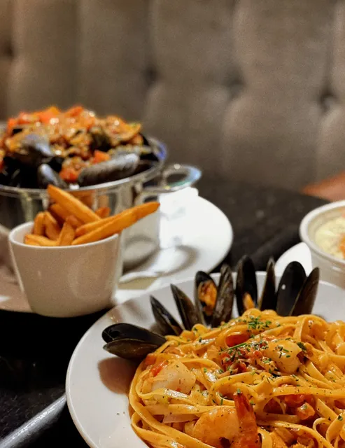 D'Orsay Restaurant Pub | Québec City's Romantic Hotspot 🇨🇦🍷