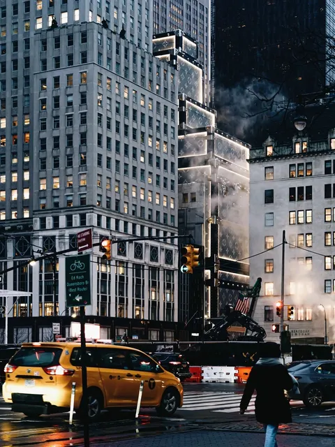 Fifth Avenue Under the Drizzle 🌧️✨