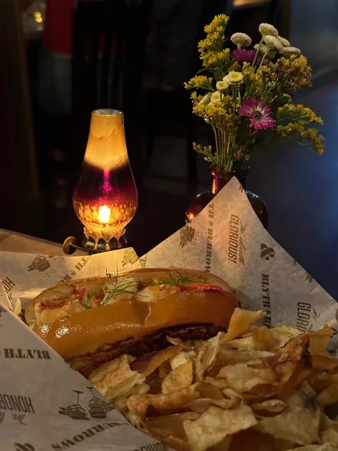 🐾🦞 Portland, Maine is SO Dog-Friendly! 🫐🐕