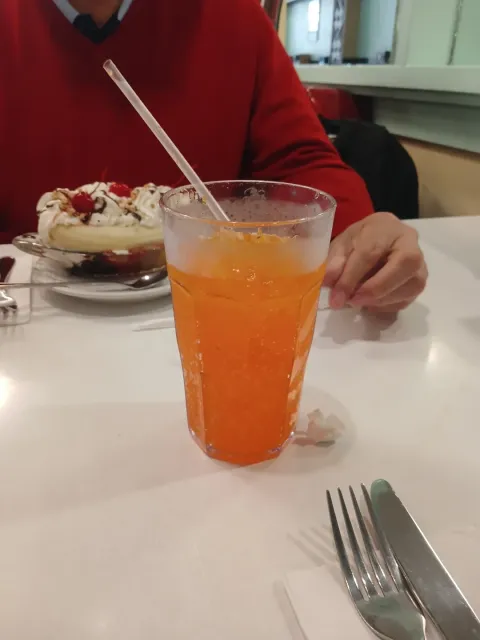 A Blast from the Past: 1950s Diner Delight! 🕺🍧