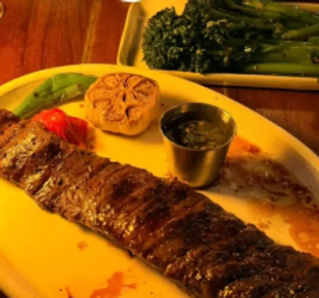 Piedra Santa: Warmth on a Holiday Night